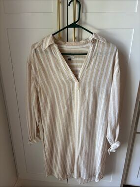 NWOT Universal threads coverup size M